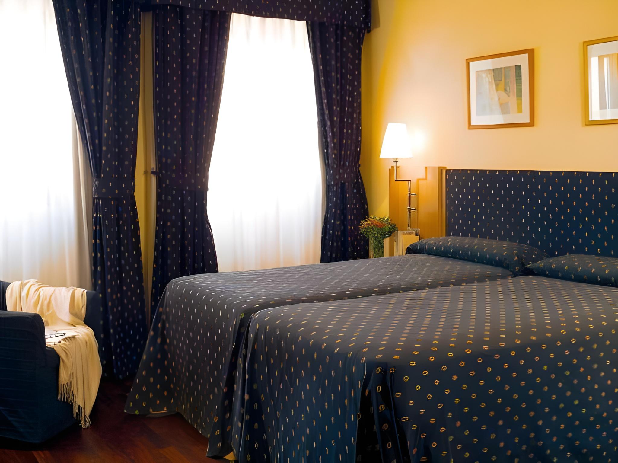 غرفة بسرير مزدوج، Hotel Inglaterra 2/2