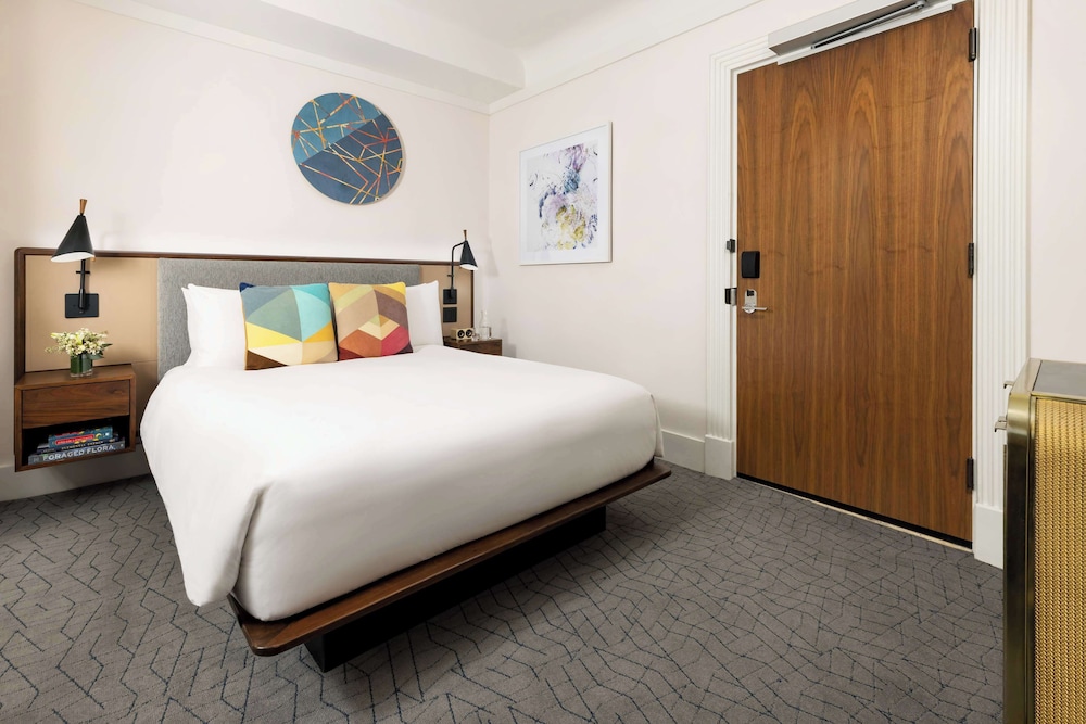 ROOM, QUEEN BED, ACCESSIBLE