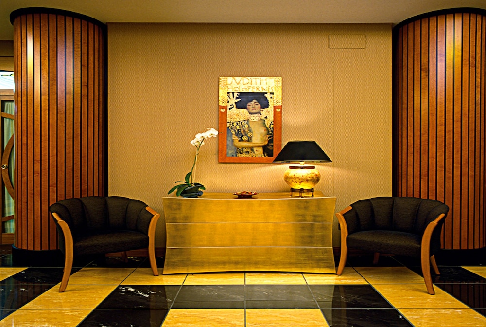 Ramada By Wyndham Naples 42/47