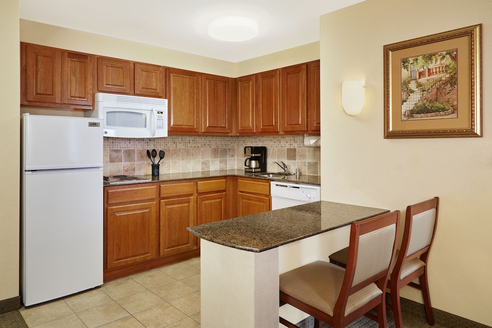 Staybridge Suites Milwaukee Airport South 44/53