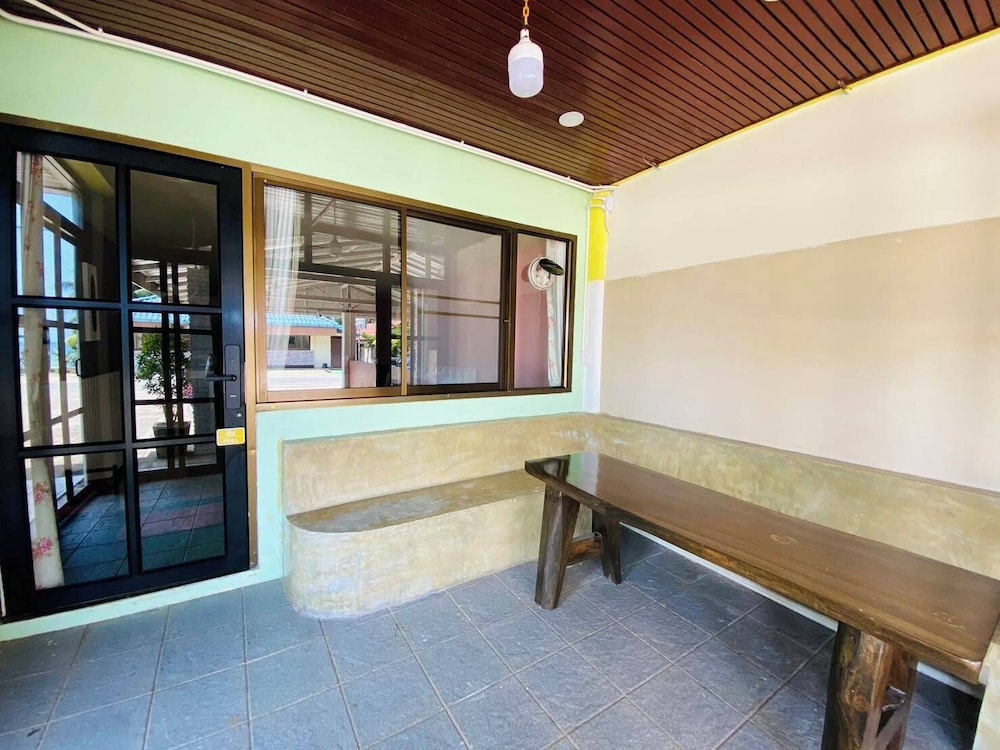 Talay Sai Hotel At Thung Wua Laen 5/76