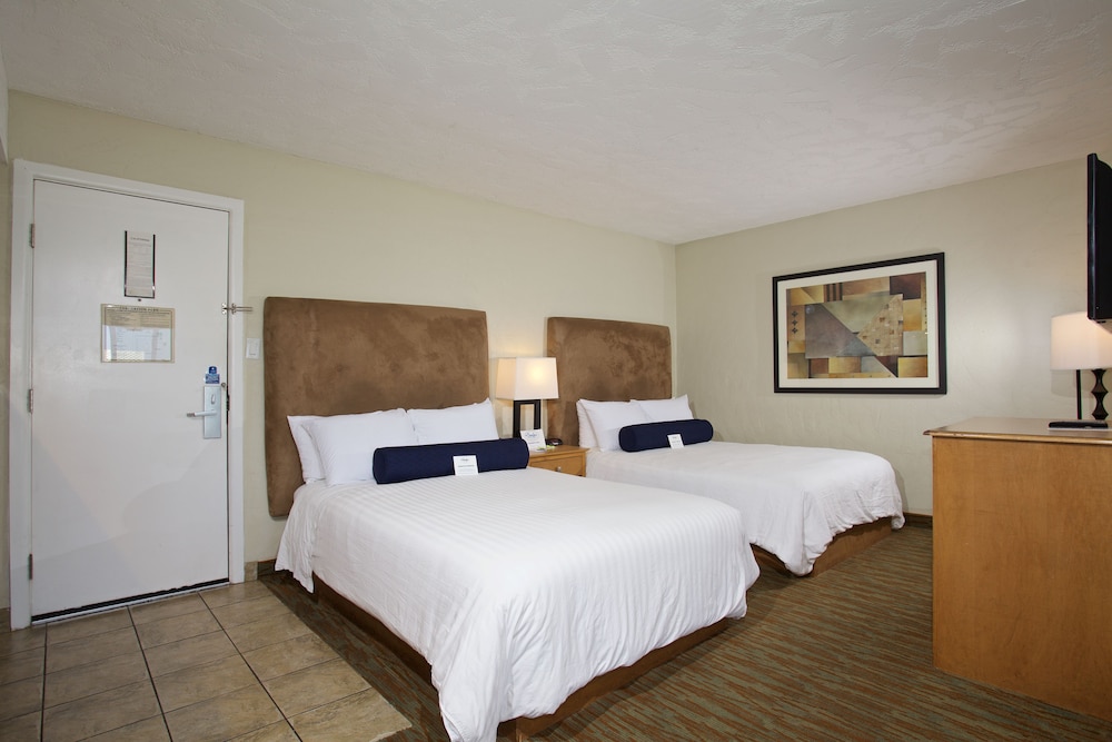 STANDARD, 2 DOUBLE BEDS