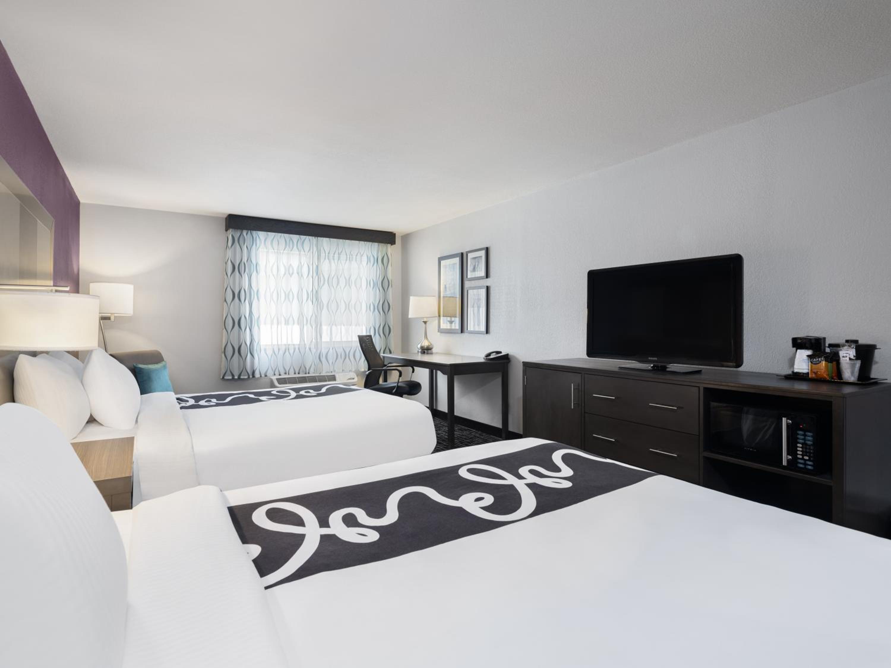 2 Bedrooms, Family Suite, King and Queen Bed
