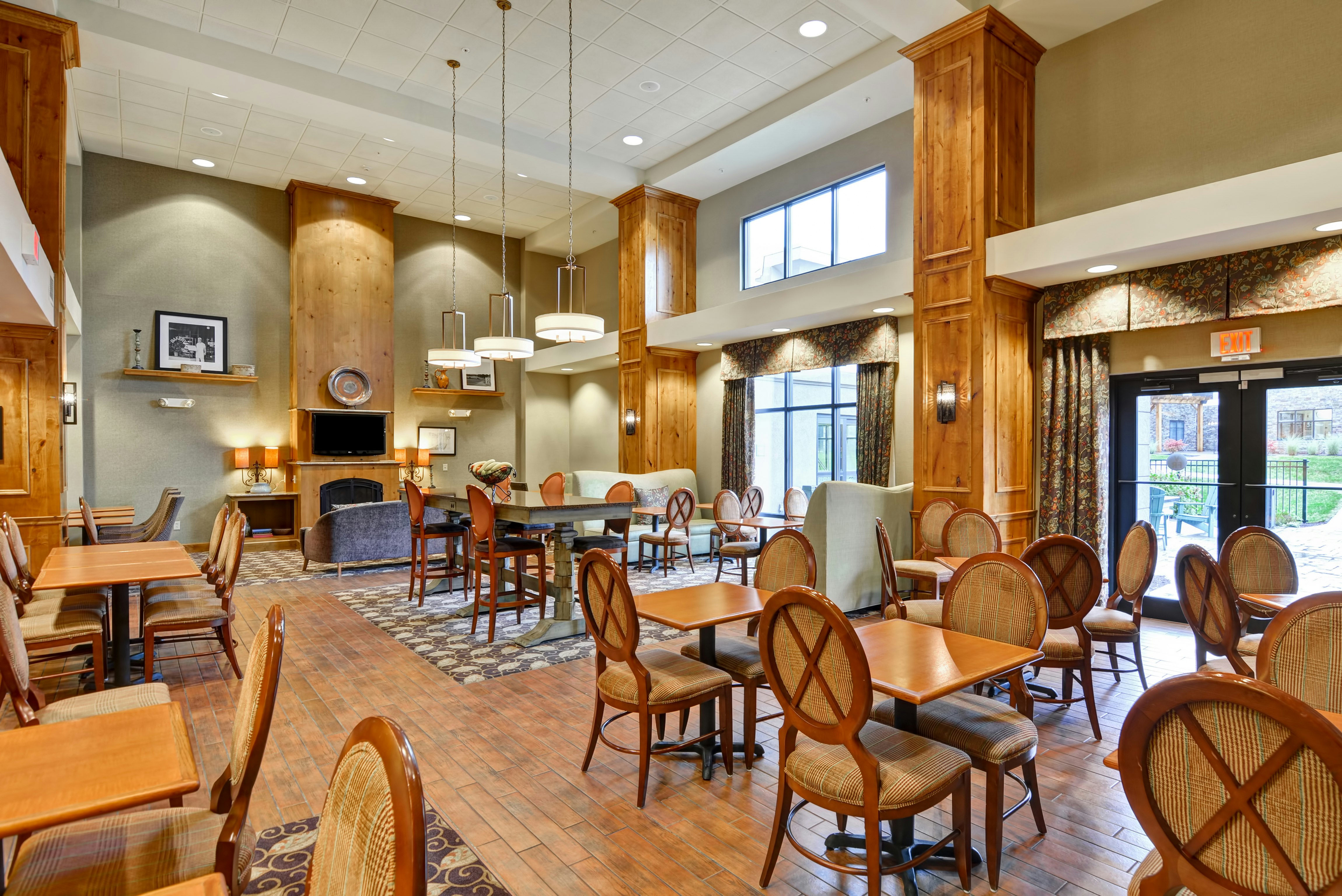Hampton Inn and Suites New Hartford 49/64