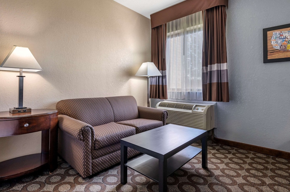 Econo Lodge Lafayette 30/57