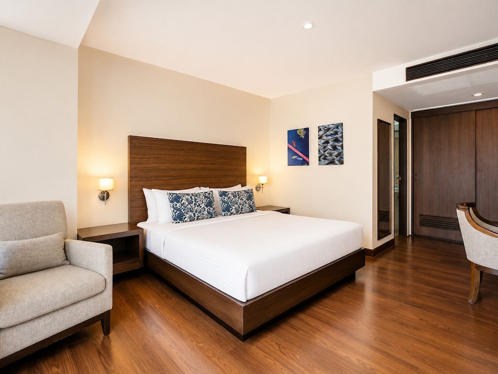 St James Hotel 21/50