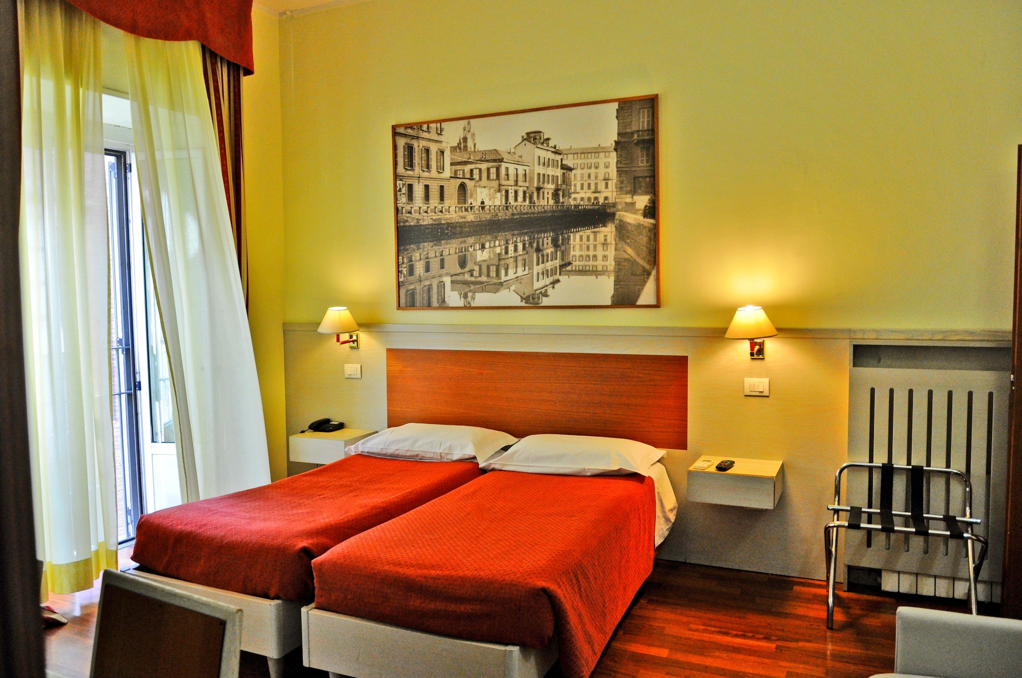 ROOM, TWIN BEDS