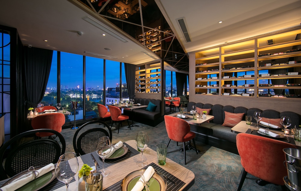 Aurora Premium Hotel and Spa (ex Delicacy Central Hotel and Spa) 32/48