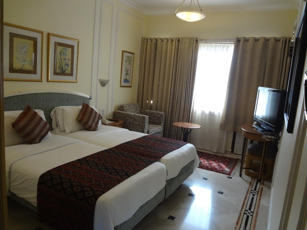 Regency Hotel 13/53