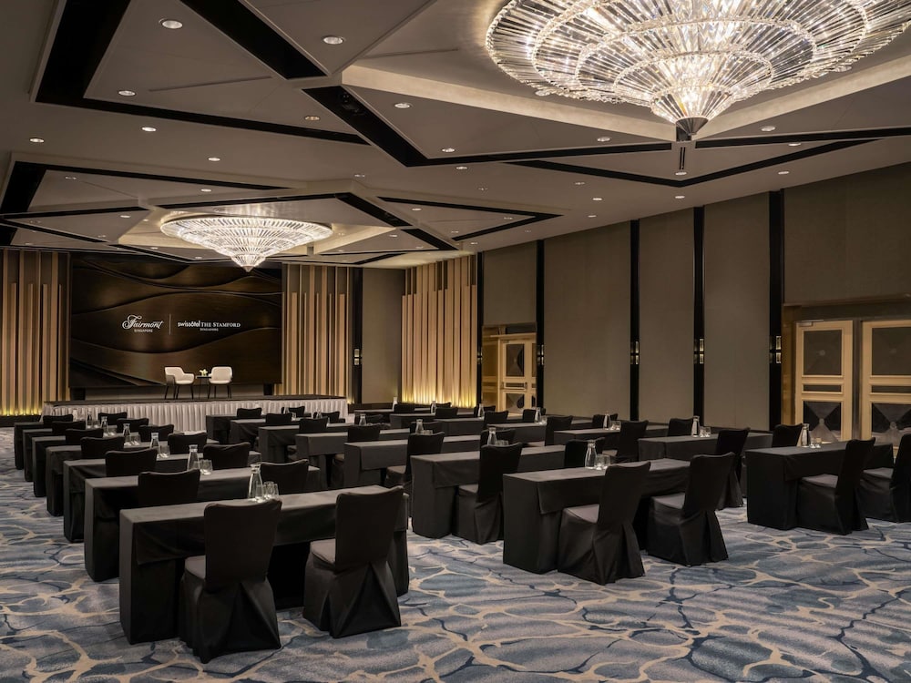 Swissotel The Stamford 39/50