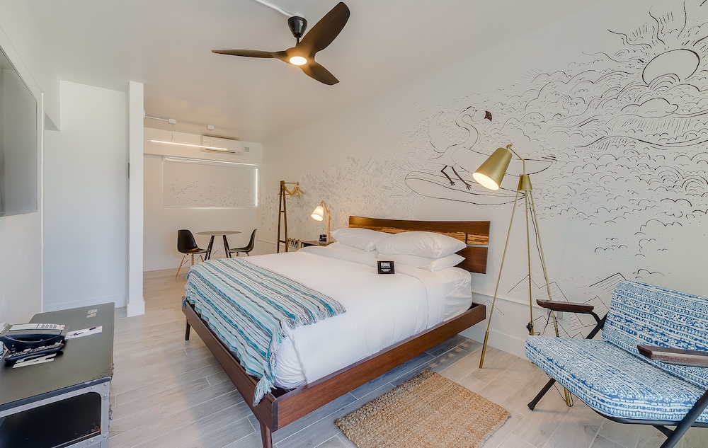 Plunge Beach Hotel 11/66