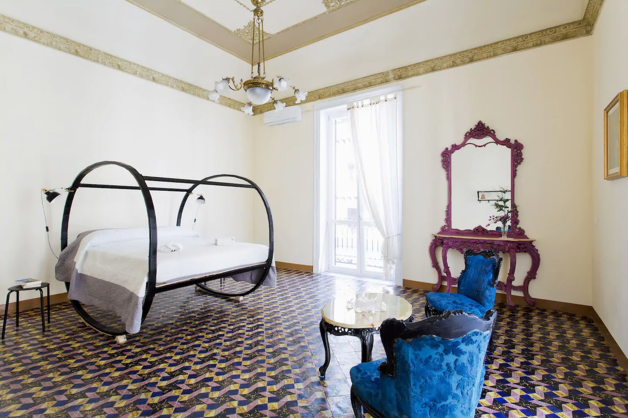 DELUXE, DOUBLE BED