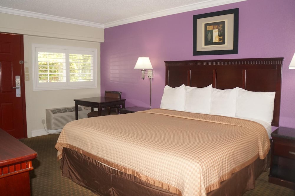 Dream Inn Fresno 19/50