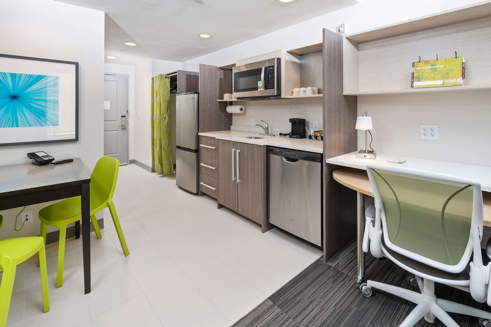 Home2 Suites by Hilton Newark Airport 21/25
