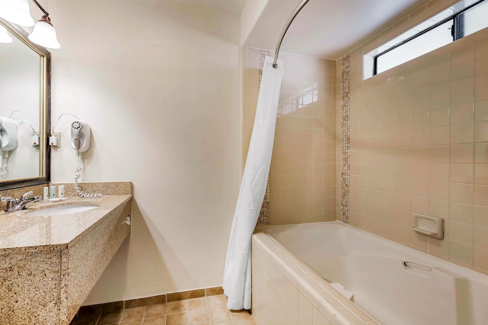 غرفة ديلوكس بسرير كينج، Quality Inn Fallbrook I 15 5/5