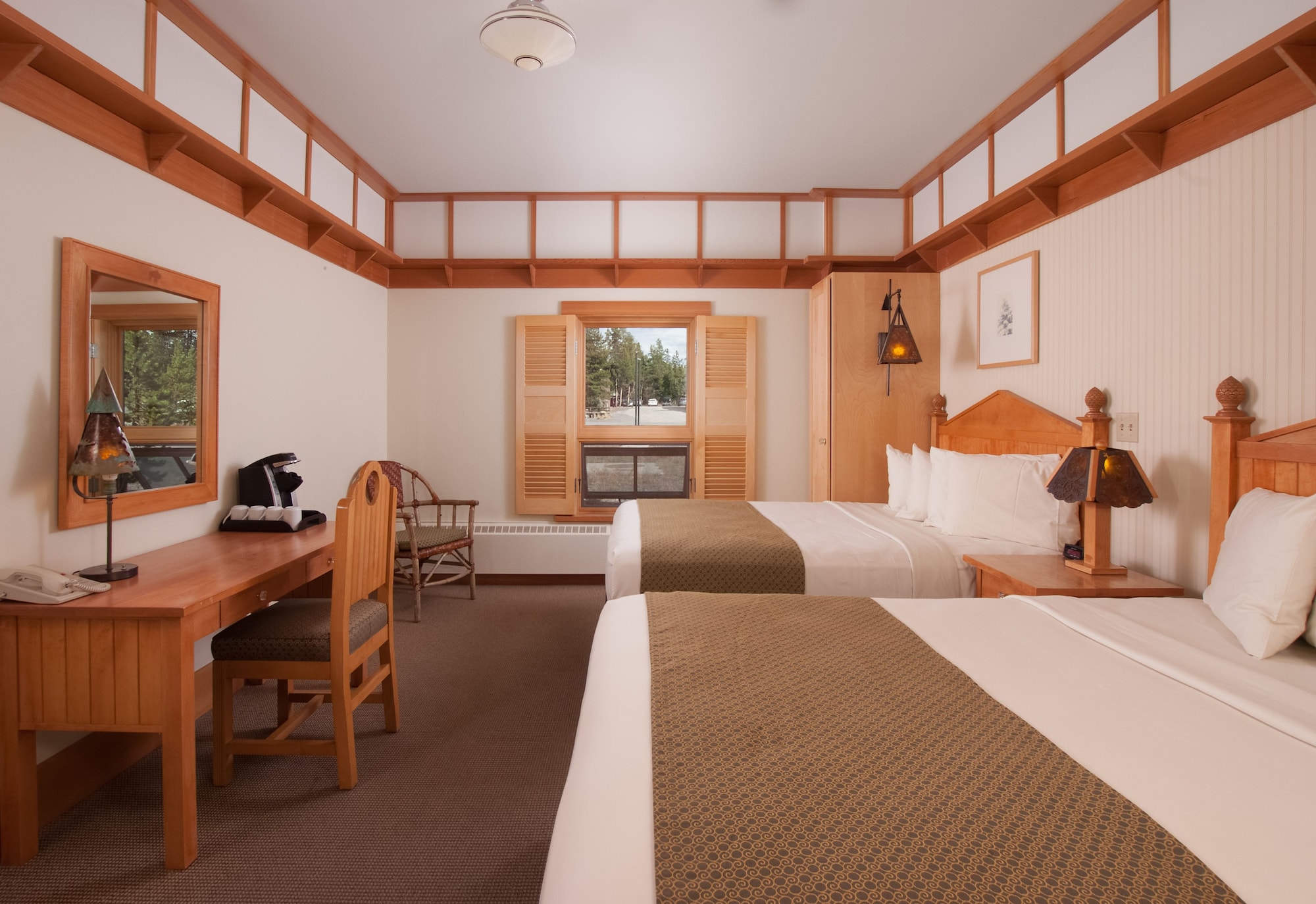 Deluxe, Lodge, 2 Queen Beds