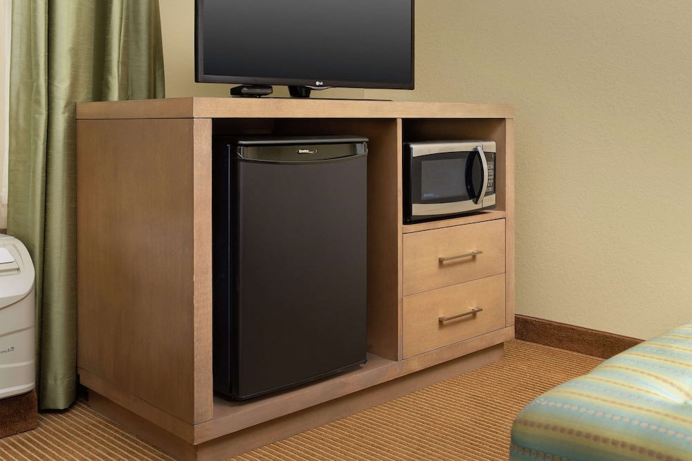 Hampton Inn Lake Charles 24/68