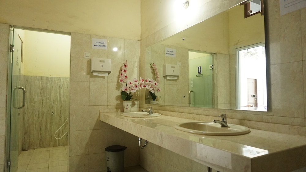 Satya Graha Hotel 39/79