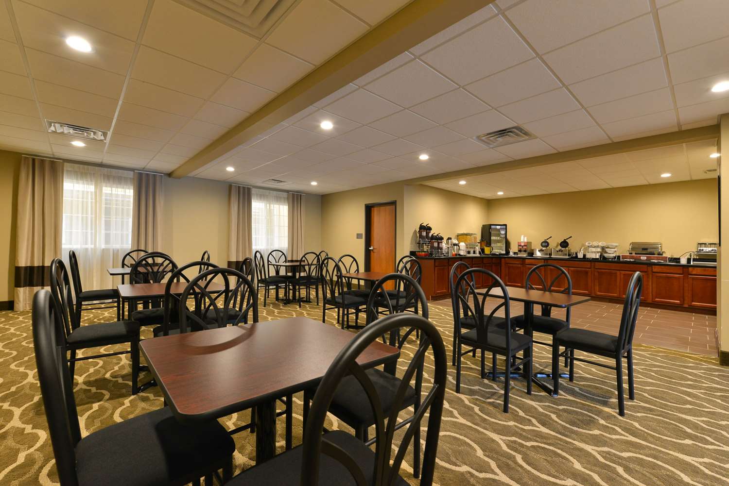 Days Inn & Suites by Wyndham Manheim Lebanon 19/26
