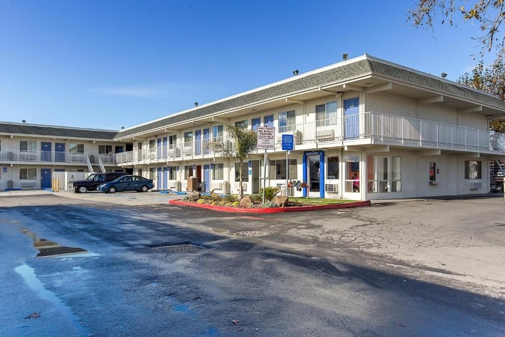 Motel6 Hayward, CA – Silicon Valley Gateway 49/61