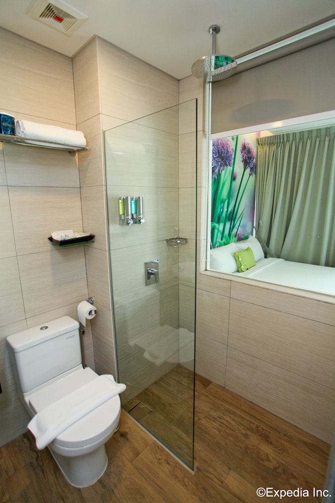 J8 Hotel 62/65