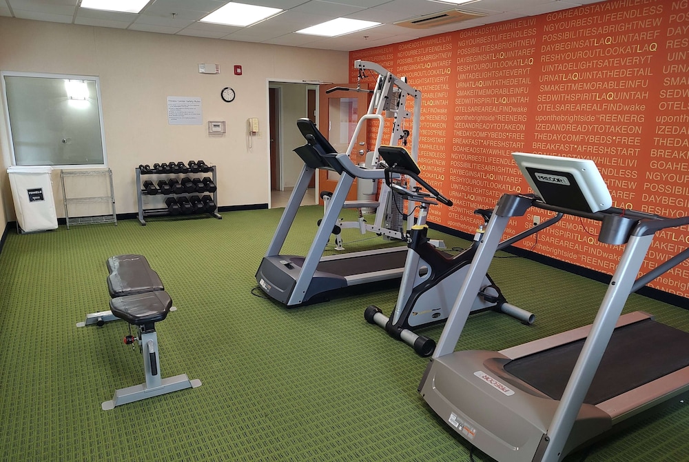 Spark by Hilton Plainfield Indianapolis Airport 24/43