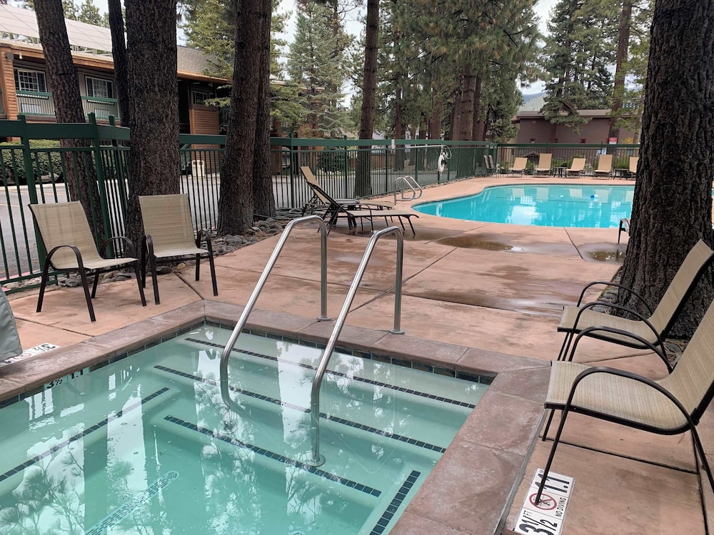 Holiday Inn Express South Lake Tahoe 39/60