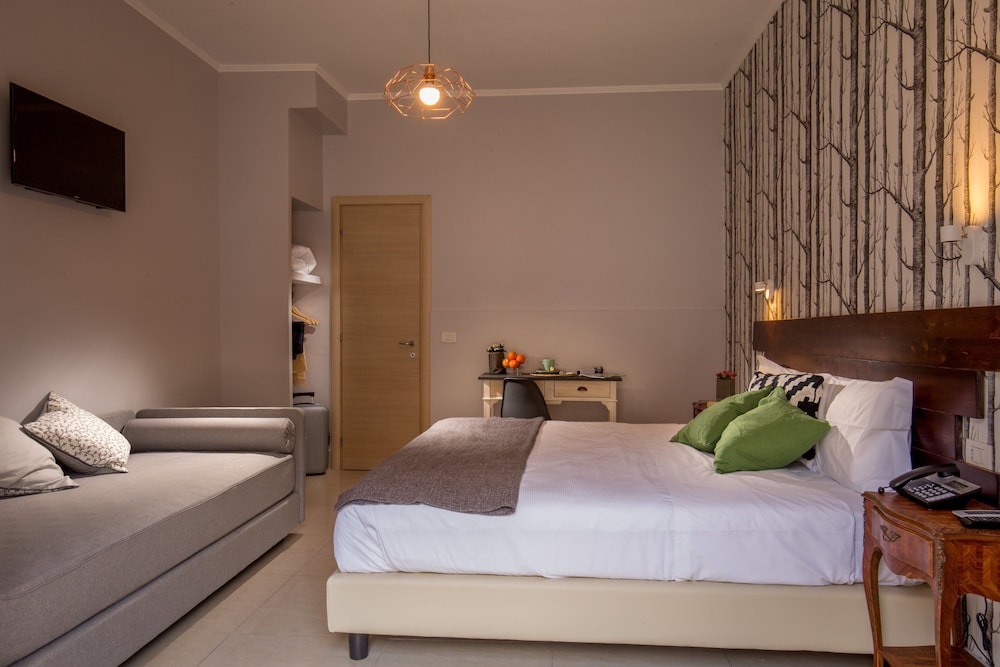 DELUXE, DOUBLE BED