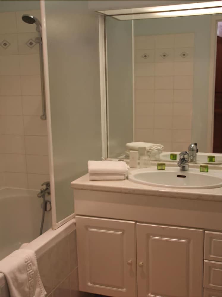 HOTEL LE CLOS DEAUVILLE SAINT-GATIEN 25/57