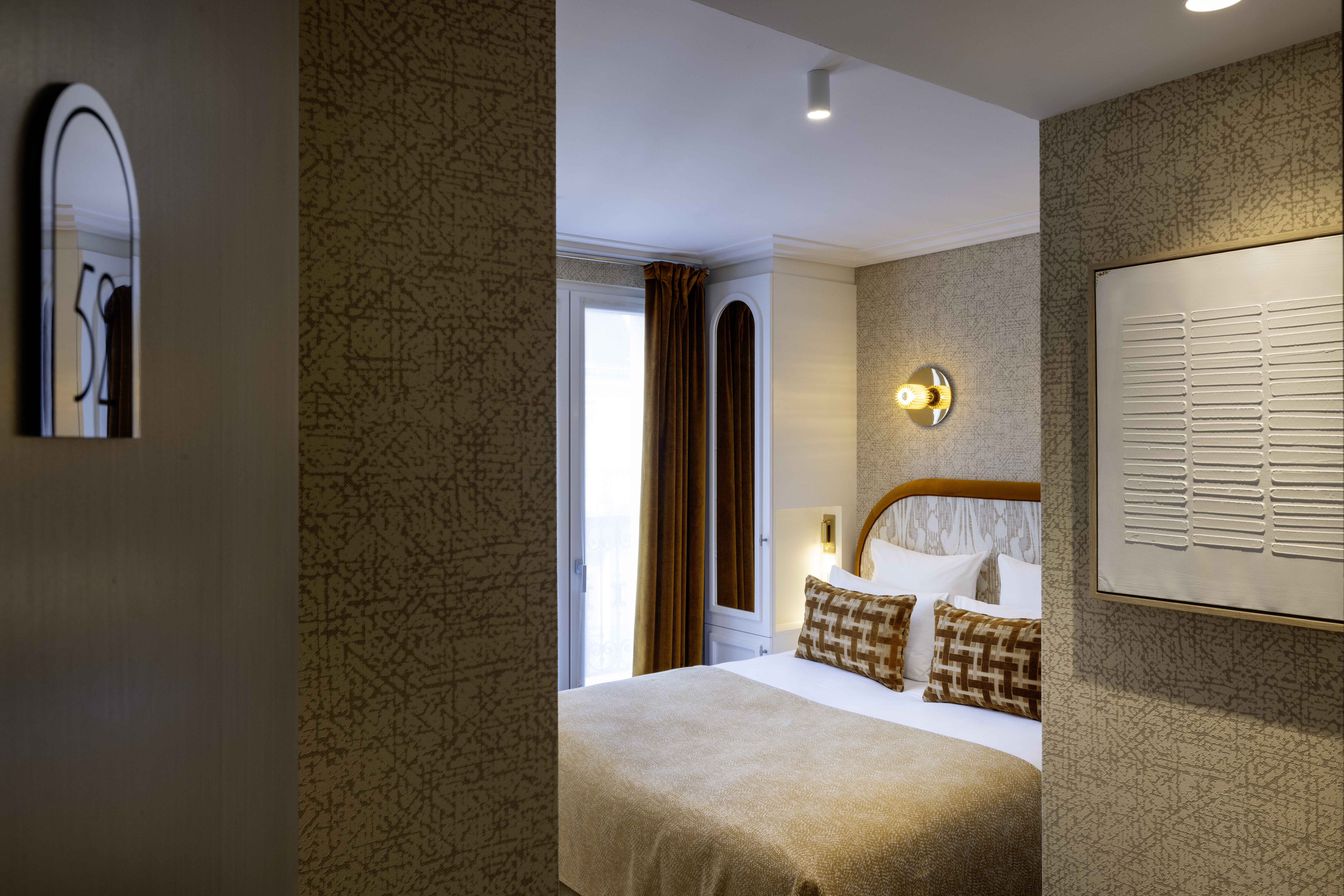 ADJOINING, FAMILY, DOUBLE AND TWIN BEDS