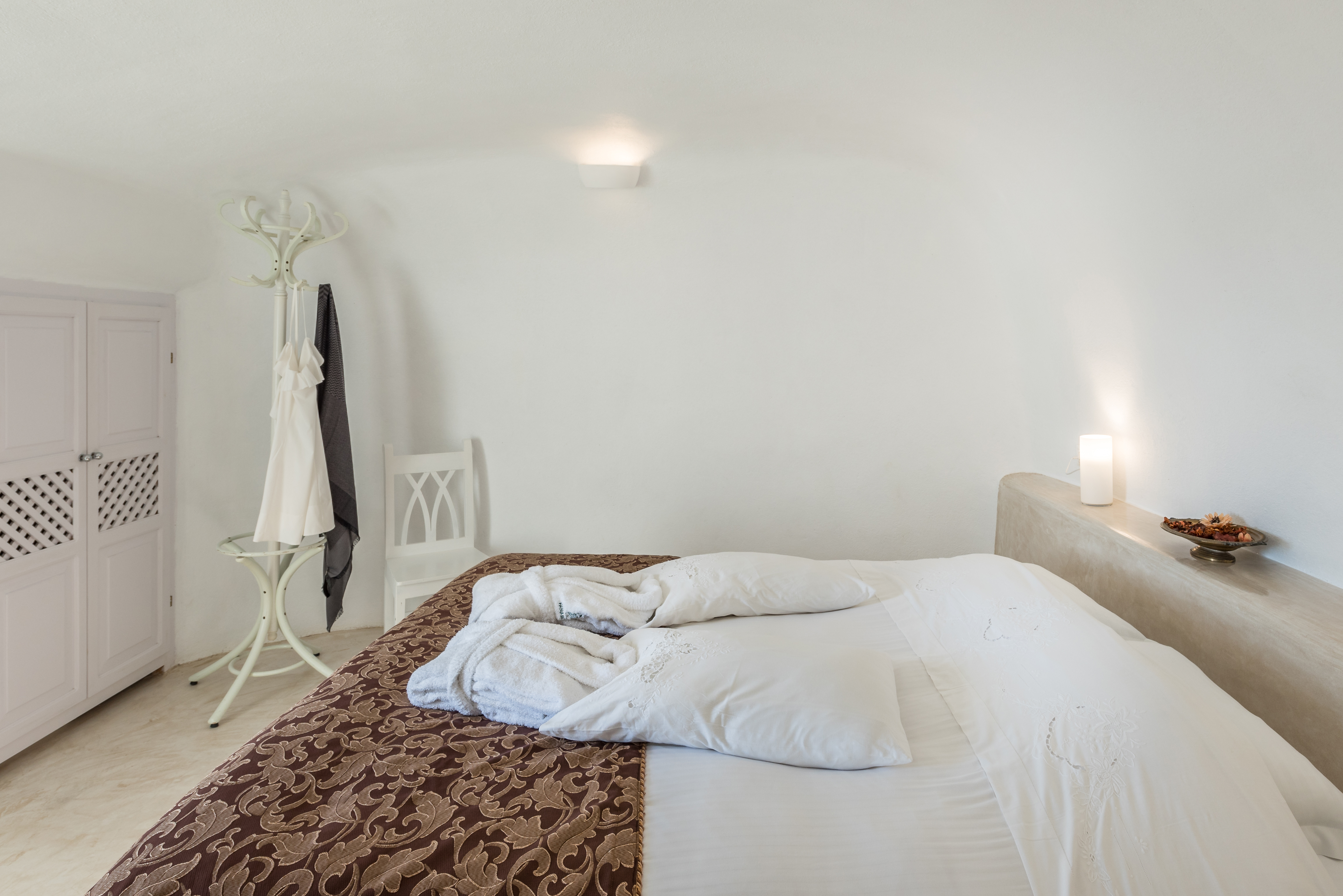 Honeymoon, Cliff, Suite, Caldera View, Jetted Tub