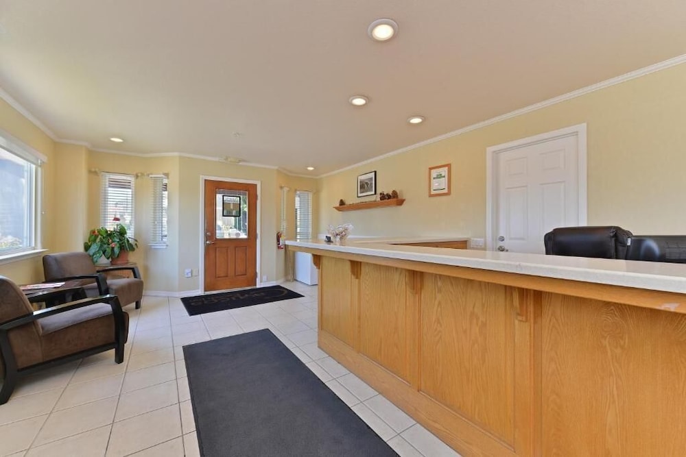Cayucos Beach Inn 8/64