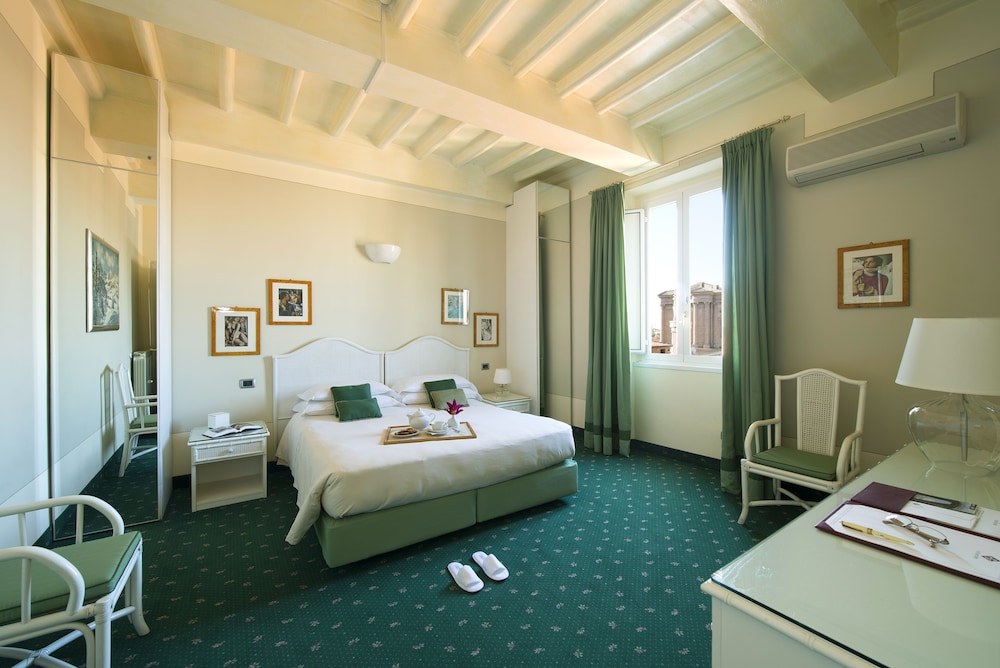 TOWER, SUITE, CITY VIEW
