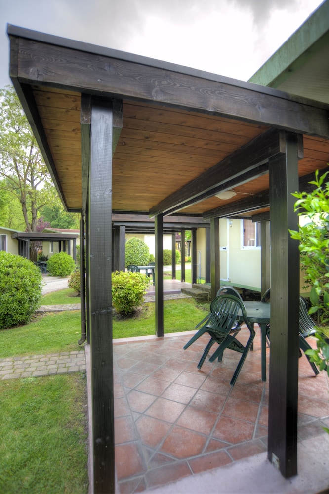 Flaminio Village Bungalow Park Campground 35/71