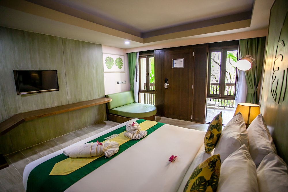 HULA HULA RESORT l truly tropical and fun wellness 69/90