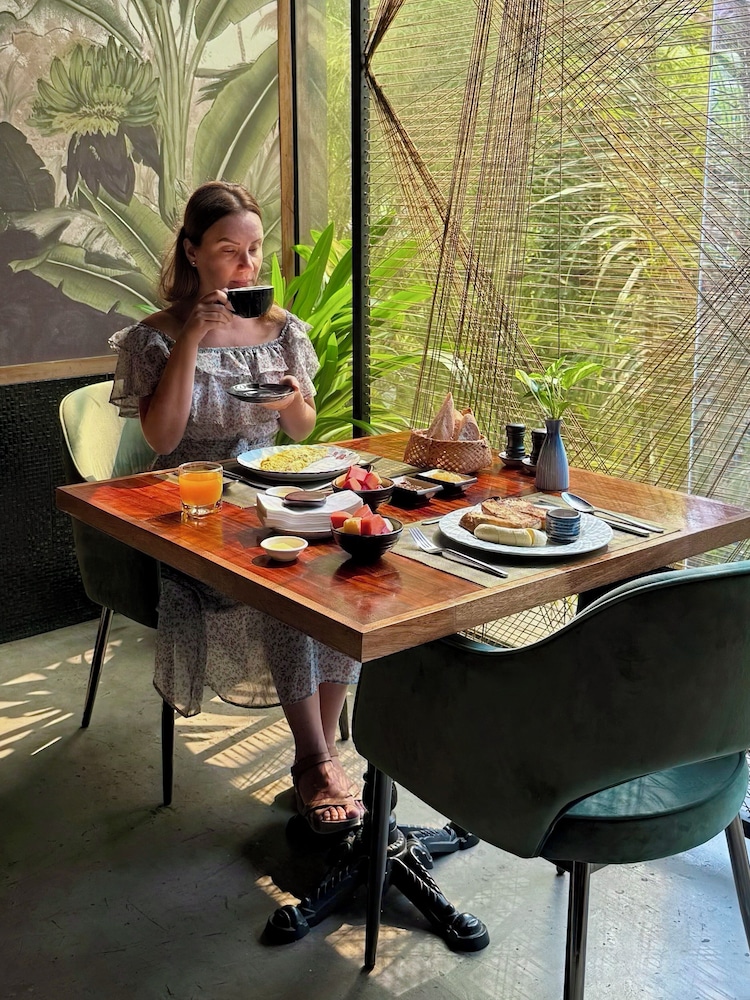 Lao Poet Hotel 16/71