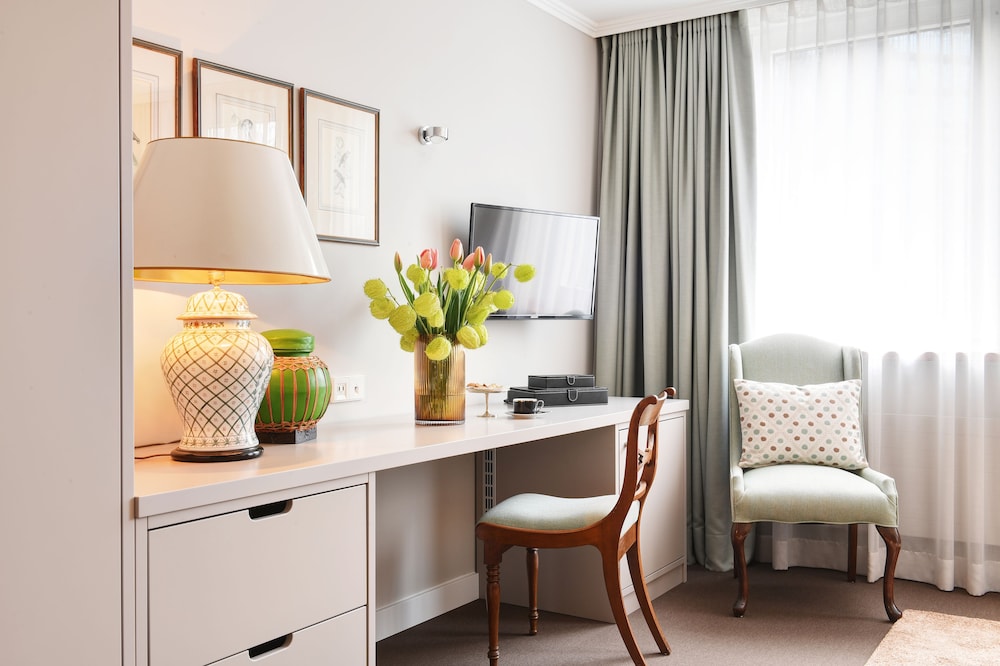Admiral Hotel 32/33