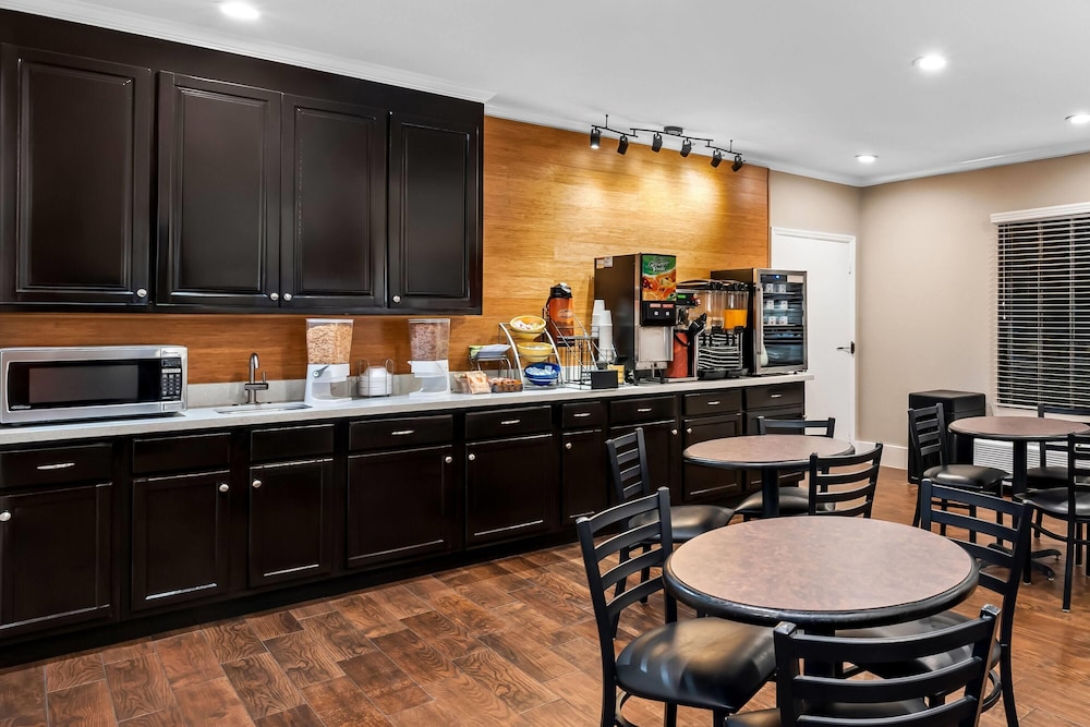 Days Inn By Wyndham Bainbridge 26/39