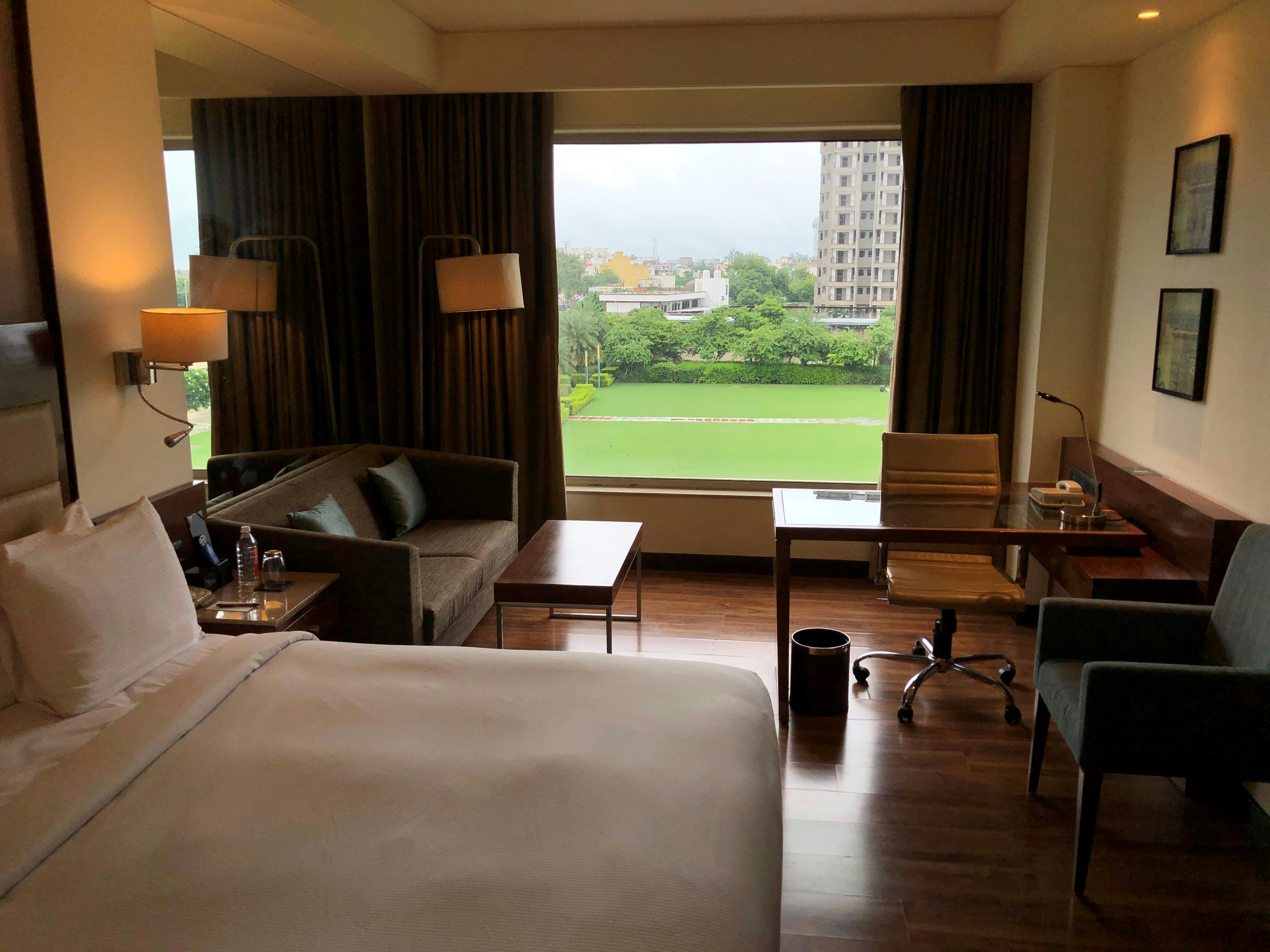 Guest Room, King Bed, City View