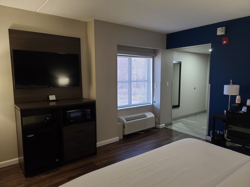 Comfort Inn Boston Milford 22/29