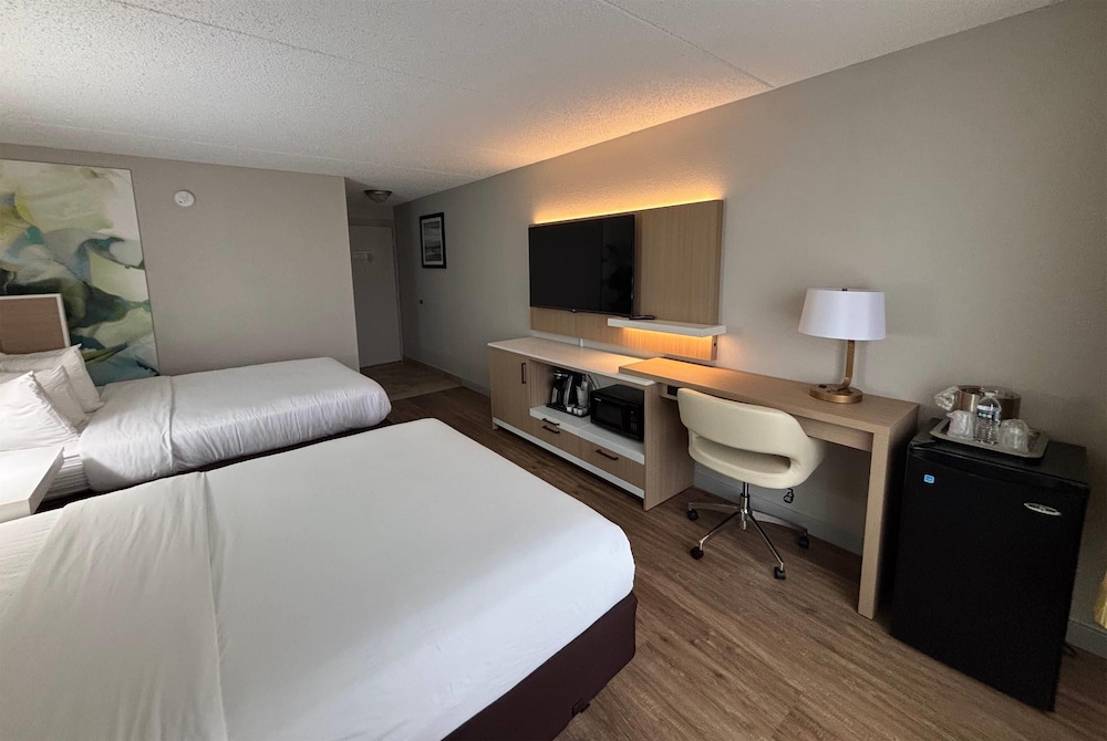Tower, 2 Queen Beds