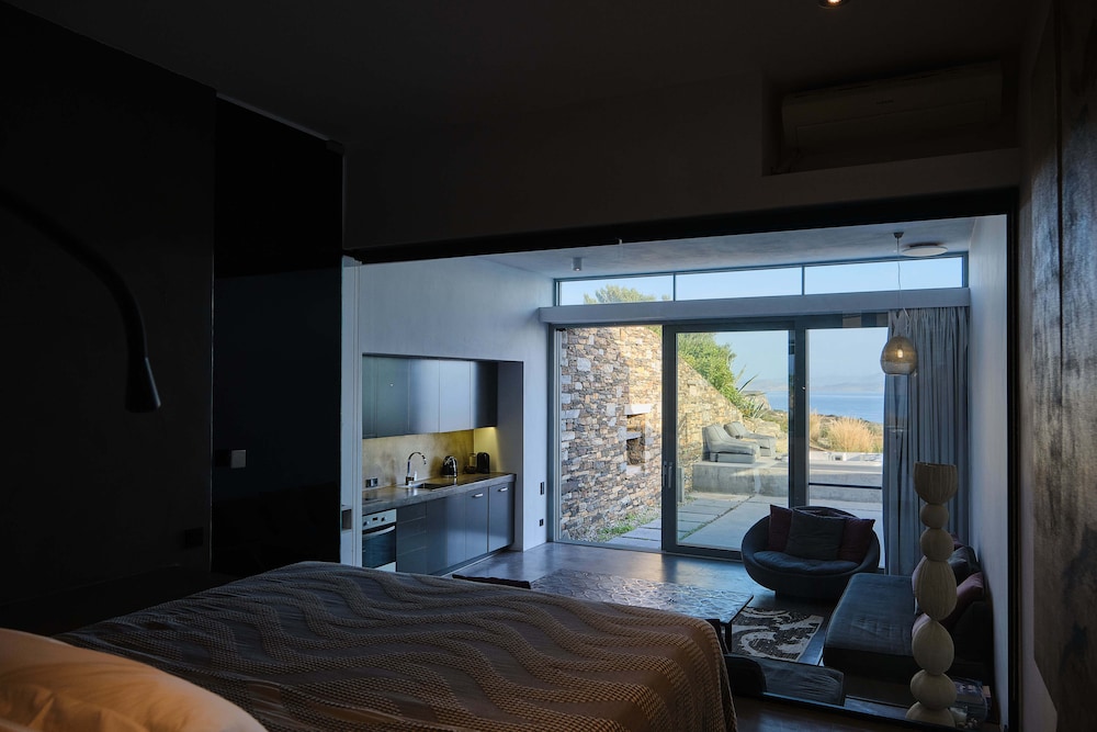 Hidden Retreats Kythera 7/50