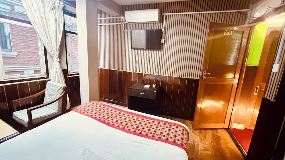 DELUXE, KING BED