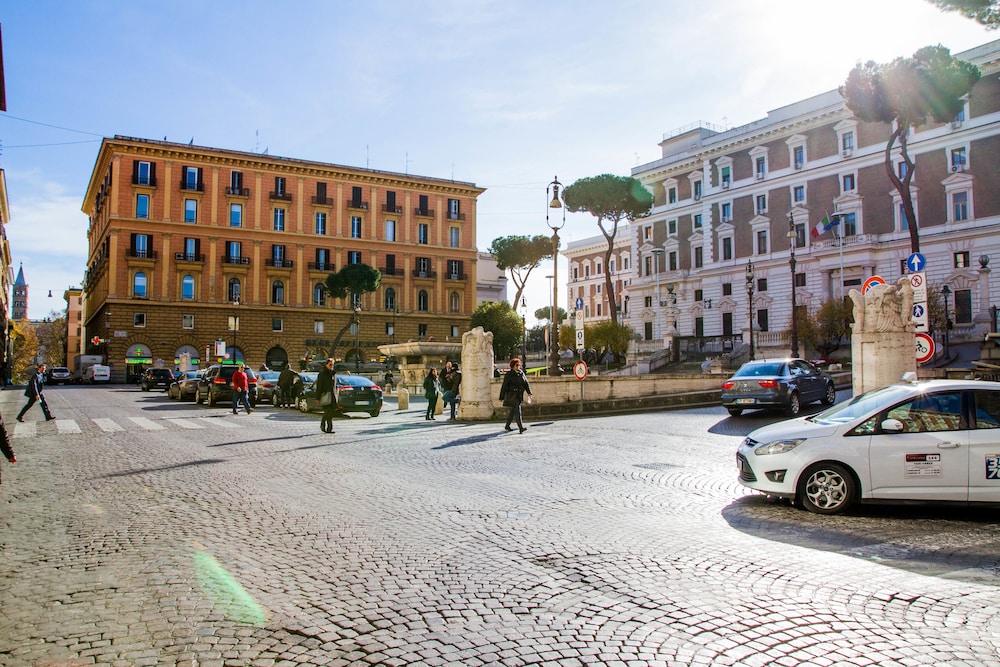 Hotel Mosaic Central Rome 52/56