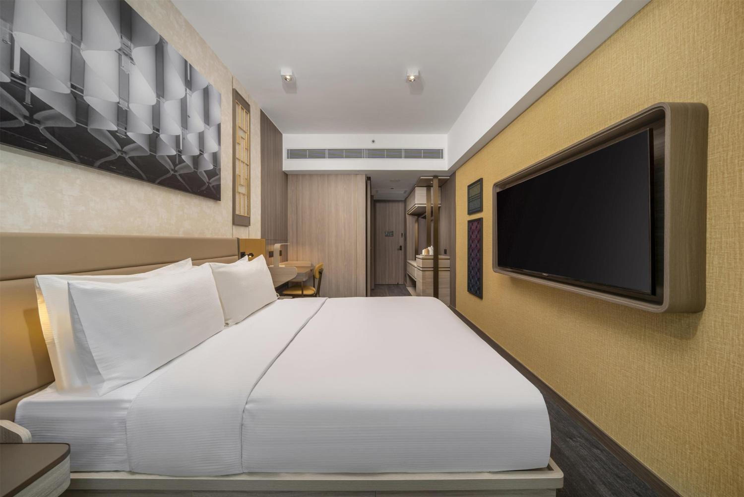 ROOM, QUEEN BED