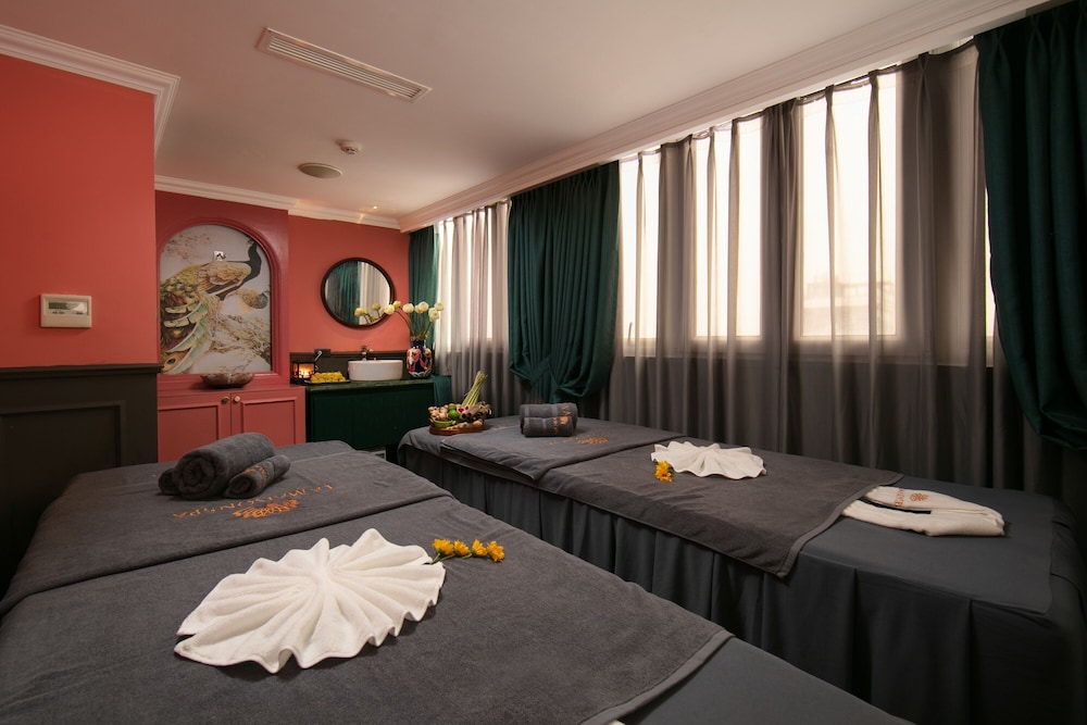 L Hotel du Lac Hanoi 36/49