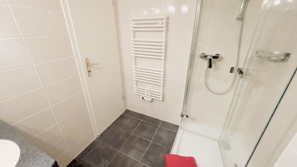 غرفة ثلاثية بسرير مزدوج وسرير فردي، Hotel Schnehagen 8/8