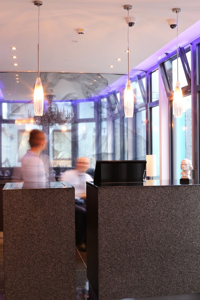 Schiller5 Hotel 6/44