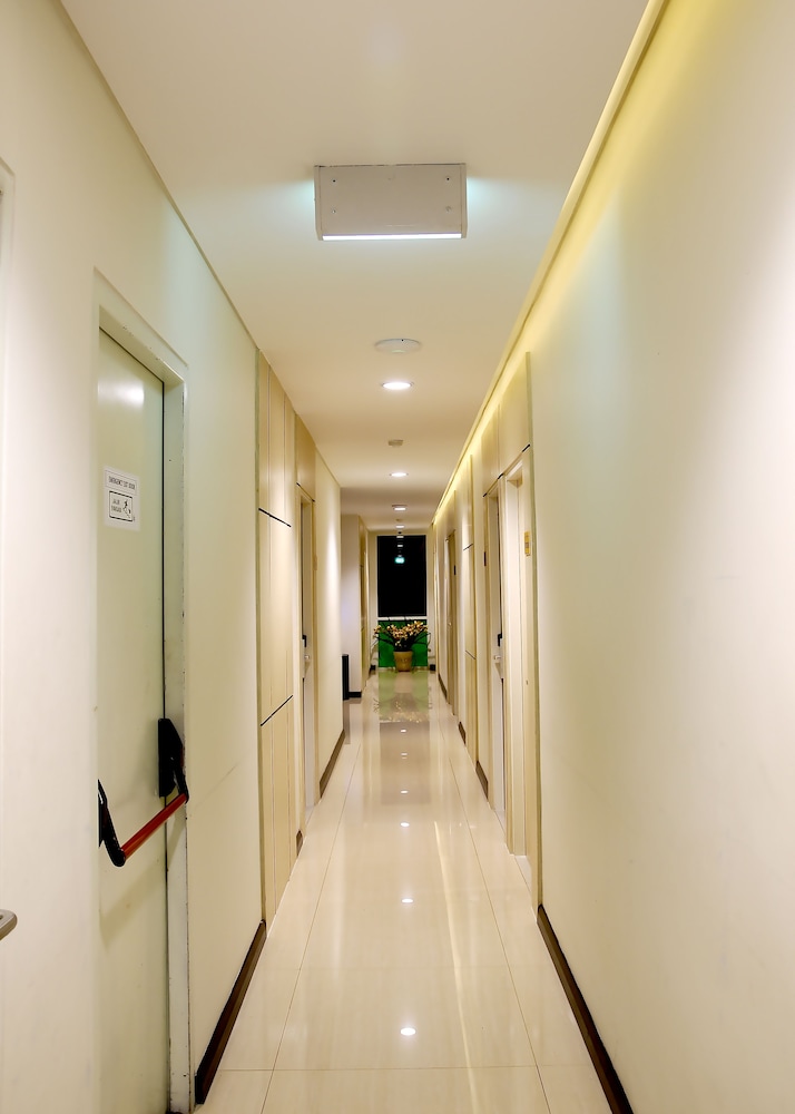 Biz Boulevard Hotel 15/21