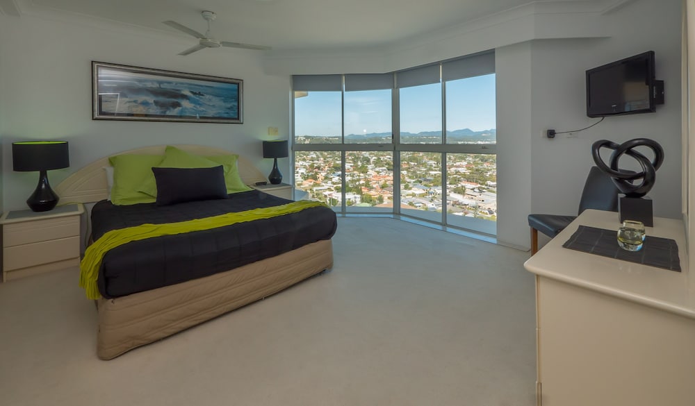 Burleigh Surf Apartments 62/77